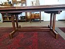 Mid-Century Extendable Retro Dining Table . This table features a beautiful, wide edge detail תמונה - 3