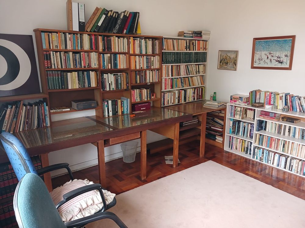 Contents of Library. A comprehensive library contents lot featuring a wide selection of books 