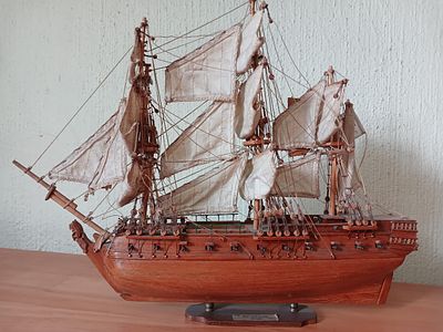Handcrafted Wooden St. Géran Model Ship – Vintage Replica with Cotton Sails & Metal Details 