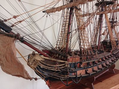 Handcrafted Wooden Bounty Model Ship – Vintage Replica with Cotton Sails & Metal Details. Dimensi 