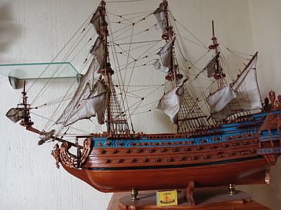 Handcrafted Wooden Soleil Royal Model Ship – Vintage Replica with Cotton Sails, Metal Details. Di 