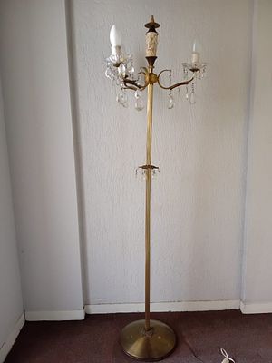 Antique Candelabra Standing Floor Lamp in Brass. This floor lamp features an elegant vintage 