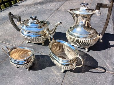 Vintage Set Of 4 EPNS Sheffield Tea Set. A vintage EPNS Sheffield tea set, consisting of a 