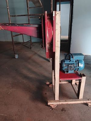Hammer Mill with 2.2kW Motor (2017) - Untested. We are offering this classic hammer mill for 