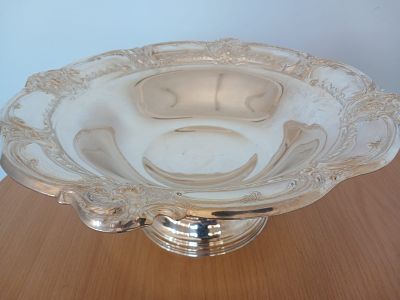 Silver Plated Centerpiece Fruit Bowl . This elegant silver plated centerpiece fruit bowl 
