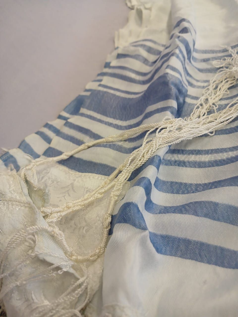 Vintage Adults Tallit in Blue & White. A vintage adult's tallit made of lightweight acrylic 