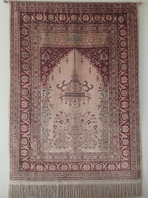 Fine Persian Qum (Ghom) Silk ‘Mihrab’ Wall Hanging – 120 x 160cm – Vintage Patina. A Masterpiece 