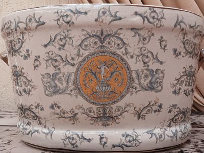 Elegant Large Ceramic Foot Bath with Crazed Glaze, Old World Decorative Centrepiece. An elegant 