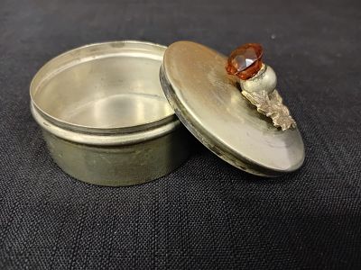 Silver Plated Tristle Trinket Snuff Jewelry Box. A small, decorative container adorned with 