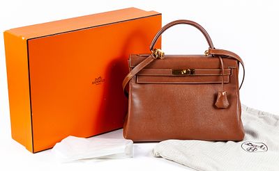 HERM&Egrave;S. A Kelly bag in brown calfskin leather 4.000 - 4.500 €
