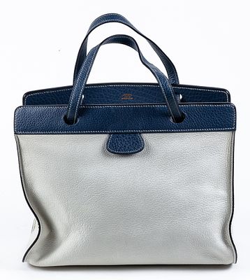 Two-Tone leather bag in navy blue and grey 600 - 800 €