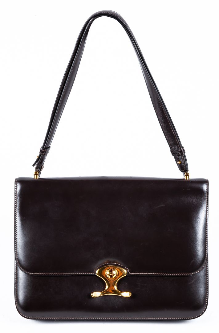 A vintage Herm&egrave;s "Volta" handbag in black leather with gilt metal fittings 900 - 1.200 €