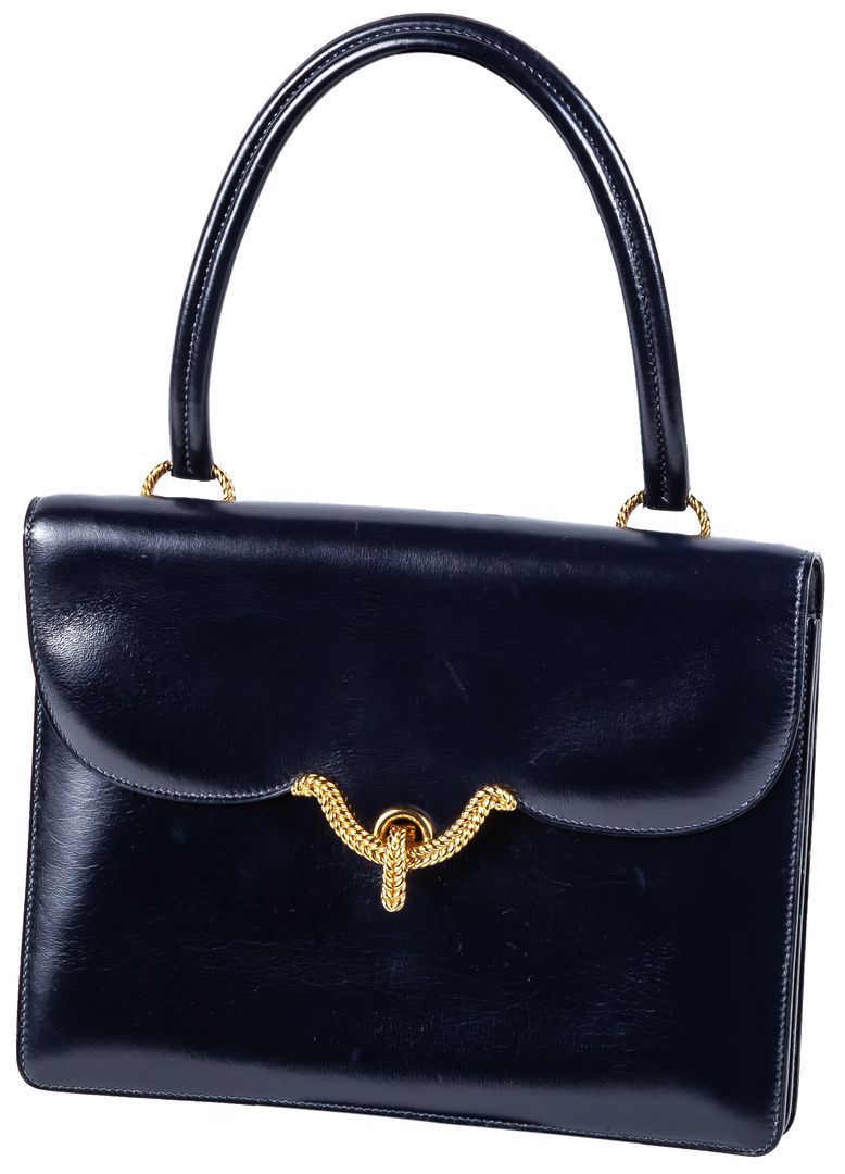 HERM&Egrave;S. A vintage navy blue leather bag 900 - 1.200 €