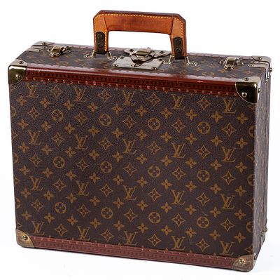 LOUIS VUITTON. A toiletry case briefcase in Monogram canvas, leather, with golden brass locks 