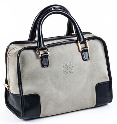 LOEWE. An Amazona bag in beige suede and navy calfskin leather 450 - 500 €