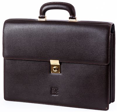 LOEWE. A brown leather briefcase with embossed monogram 30,5 x 32 cm 150 - 300 €
