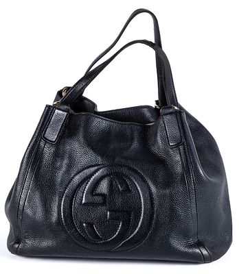 GUCCI. "Soho" black leather bag with embossed monogram 250 - 350 €