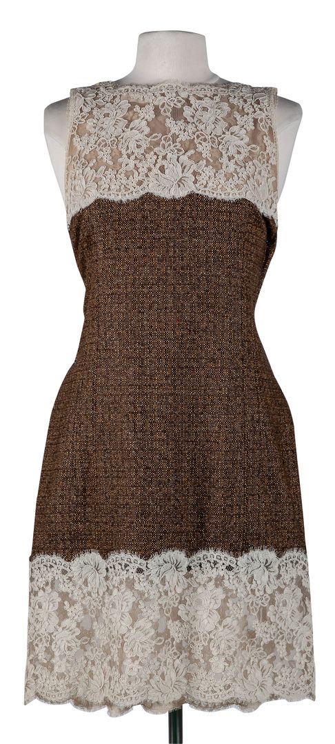 VALENTINO. A lace and tweed dress. Size 44 500 - 600 €