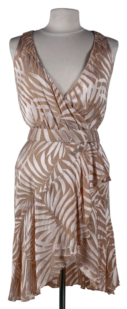 VALENTINO. A printed silk dress with matching belt. Size 36 400 - 500 €