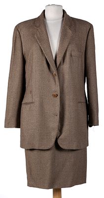 ARMANI. A brown tweed skirt suit with jacket 100 - 150 €