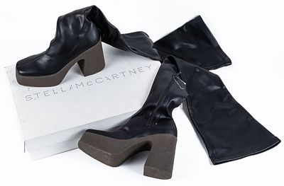 STELLA MCCARTNEY. Black high leather boots 250 - 350 €