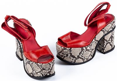 JEFFREY CAMPBELL. Platform shoe in red leather with snake print 50 - 75 €