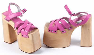 JEFFREY CAMPBELL. Platform shoes in wood and pink leather 50 - 100 €