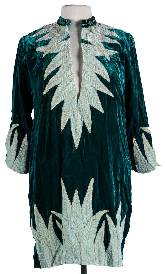 CHASING UNICORNS. A green velvet-embroidered body decorated with leaves 
50 - 100 €