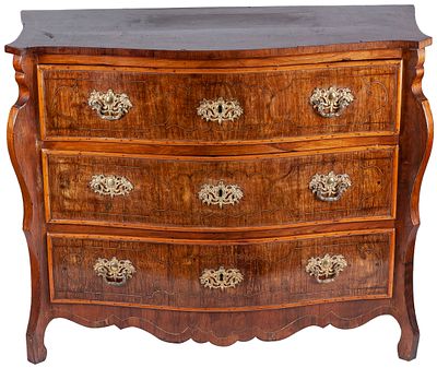 A Majorcan mahogany and lemongrass chest of drawers, late 18th century 88 x 52 x 112 cm 1.000 - 