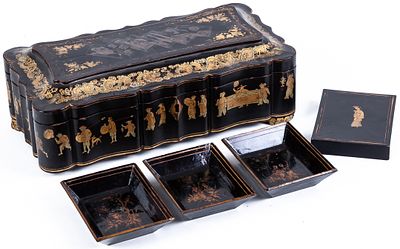 A Chinese parcel-gilt black lacquer games box, 19th Century 12 x 17 x 33 cm 100 - 200 €