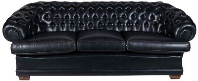 A Chesterfield simulated-leather button-tufted sofa and armchair 74 x 80 x 207 cm 72 x 75 x 100 