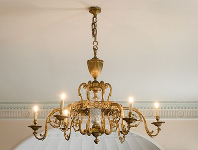 A George III style ormolu and cut-glass chandelier 700 - 1.000 €