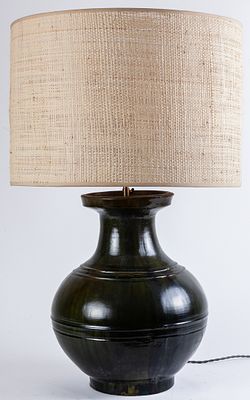 A dark green-glazed earthenware table lamp 80 cm 100 - 200 €