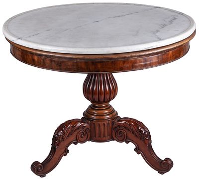 A circular white marble top walnut side table, 19th Century 80 x 97 cm 600 - 800 €