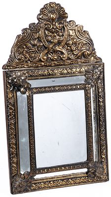 A Franco-Flemish embossed gilt-metal mirror, 19th Century 60 x 34 cm 200 - 350 €