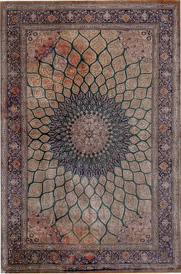 A Persian Tabriz silk carpet with central medallion set on a beige field 305 x 202 cm 2.000 - 
