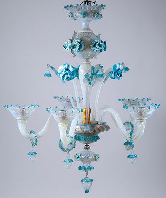 A Murano opalescent glass twelve-light chandelier decorated with turquoise leaves and flowers. 