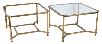 Pareja de mesas auxiliares de lat&oacute;n dorado. A pair of gilt-brass side tables with stretchers. 