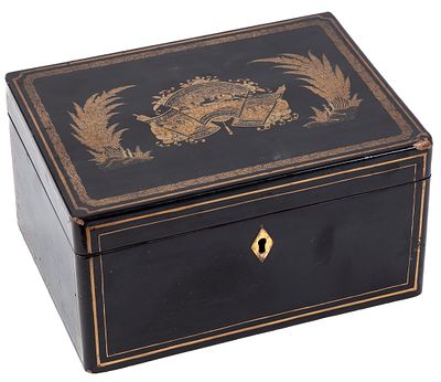A Cantonese black-lacquered and parcel-gilt tea box, 19th Century 12 x 16 x 21 cm 150 - 300 €