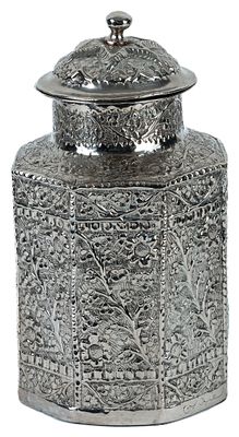 A Persian silver-plated tea caddy with flowering branch decoration 30 cm 100 - 150 €