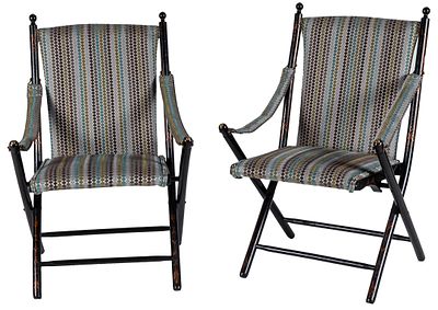 A pair of French ebonized wood folding armchairs with gilt decoration, late 19th Century - 