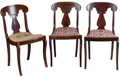 A ser of three Biedermeier mahogany chairs, 19th Century 87 x 48 x 48 cm 60 - 200 €