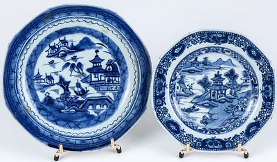 Two Chinese porcelain Compagnie des Indes plates with blue and white decoration. Qianlong 
