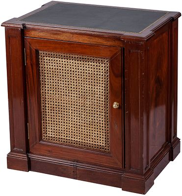 A mahogany auxiliary base cabinet with leather top and grille door 67 x 45 x 70 cm 80 - 300 €