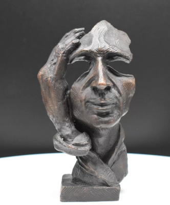 Бронзовая статуэтка "Не слышу". Ширина (см):8 
Высота (см):15 
Вес (гр):970