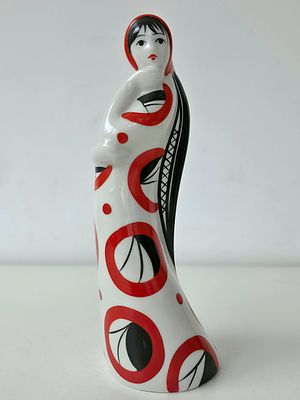 Статуэтка фарфор Девушка с косой. Гжель. 1950 г. СССР. Высота: 22 см. 
без сколов, трещин и 