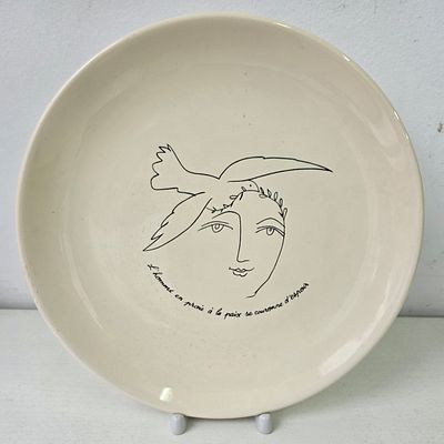 Оригинальная фарфоровая тарелка Голубь Мира Пикассо, Европа?. Диаметр: 25,5 см. 
целая