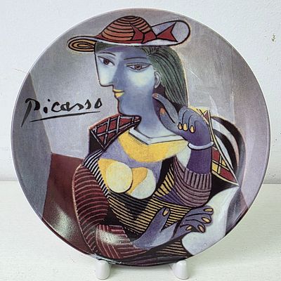 Оригинальная фарфоровая декоративная тарелка "Сидящая Женщина Мария Тереза Вальтер", деколь 