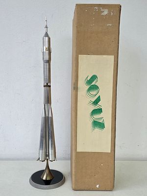 Модель Ракеты Союз.металл (в заводской оригинальной упаковке) СССР. Высота: 40 см. Диаметр 