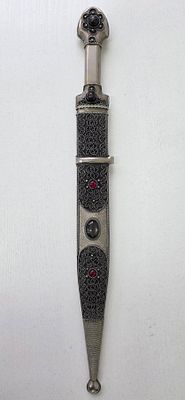 Кавказский сувенирный кинжал, металл. Длина: 47 см.